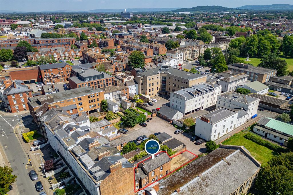 Property photo 1 of 38 4 | 5 | 6 Montpellier Mews, City Centre, Glouceste