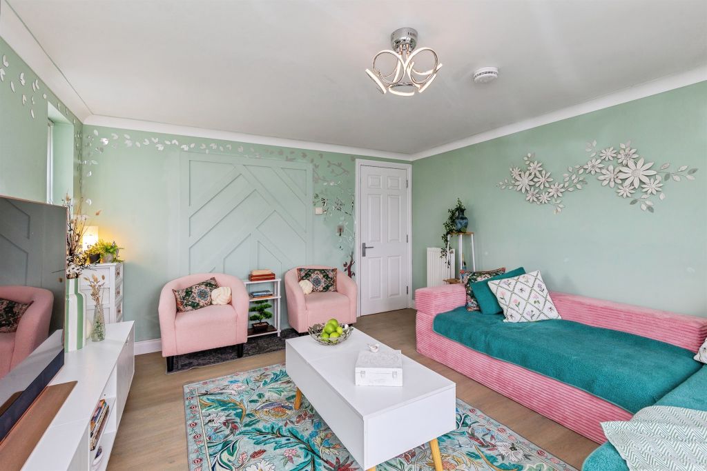 Property photo 3 of 11