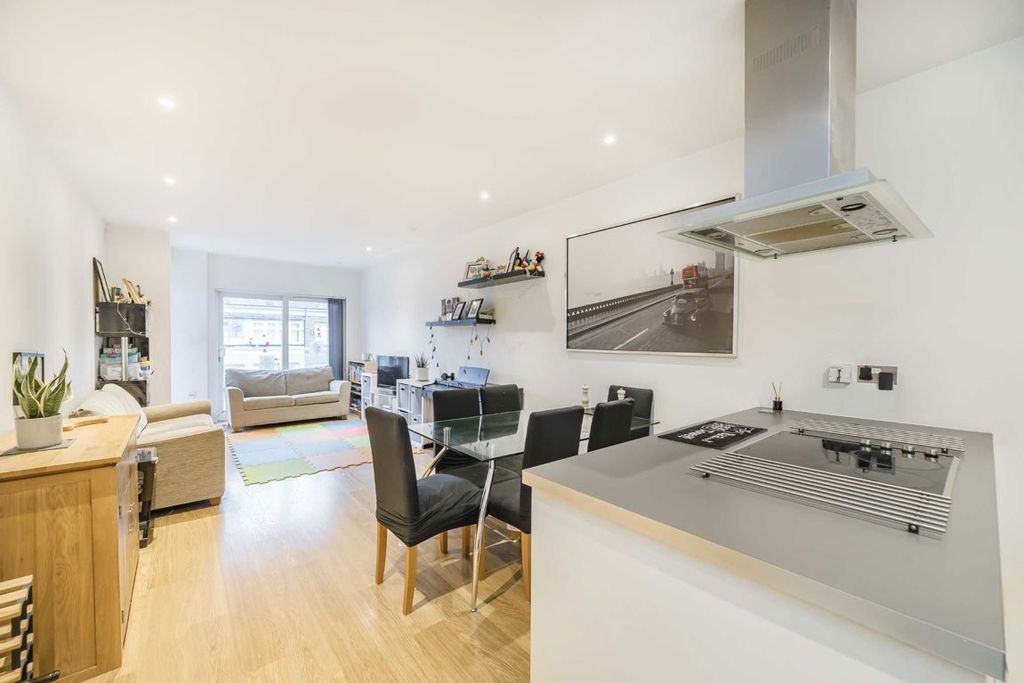 Property photo 2 of 10