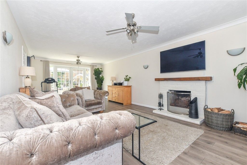 Property photo 3 of 14 Lounge