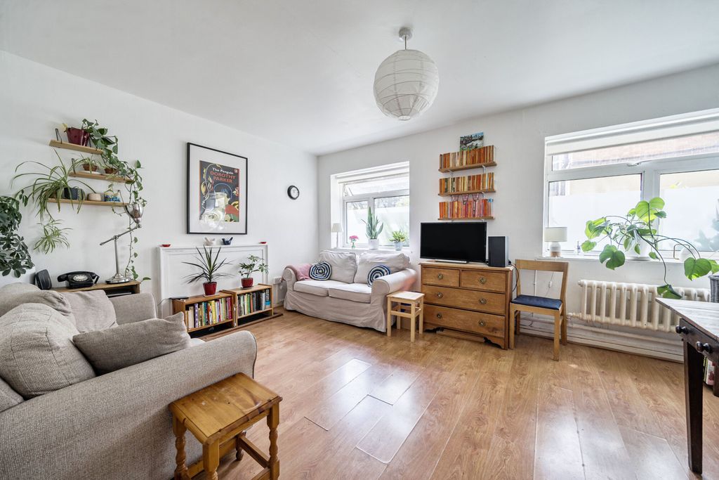 Property photo 2 of 17 1313851-12-686Cf4...