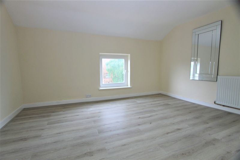 Property photo 1 of 5 Photo 4