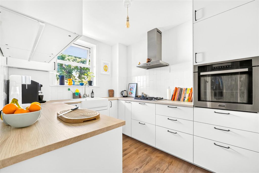 Property photo 2 of 18 Kitchen
