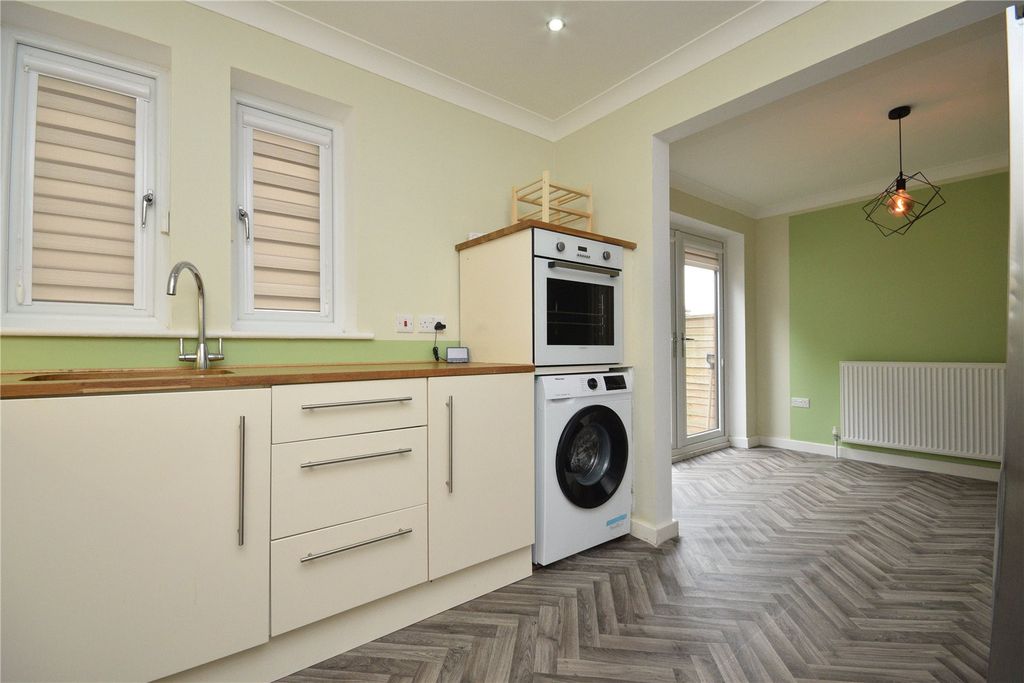 Property photo 2 of 13 Picture No. 11