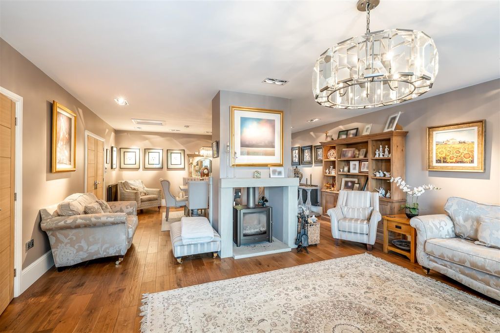 Property photo 2 of 43 251023 - Silver Birches, Bolnhurst - 09.Jpg