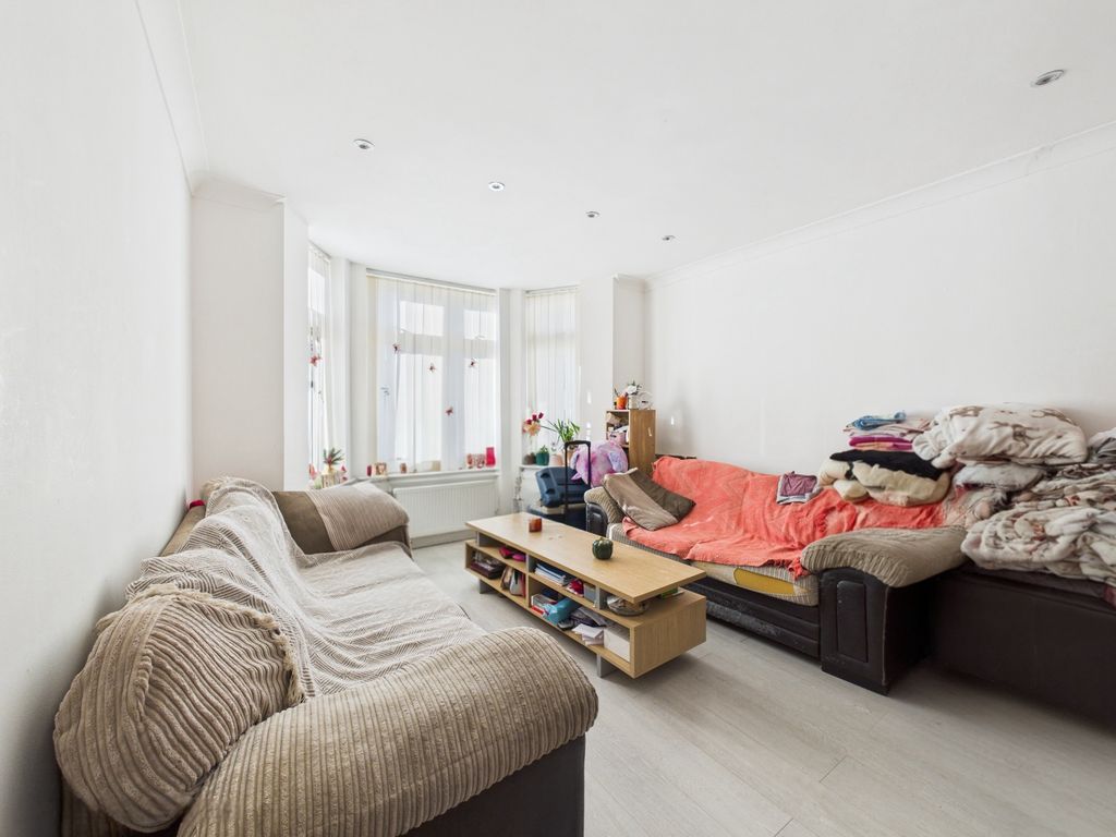 Property photo 3 of 7 Lounge