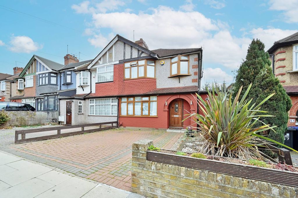 Property photo 2 of 27