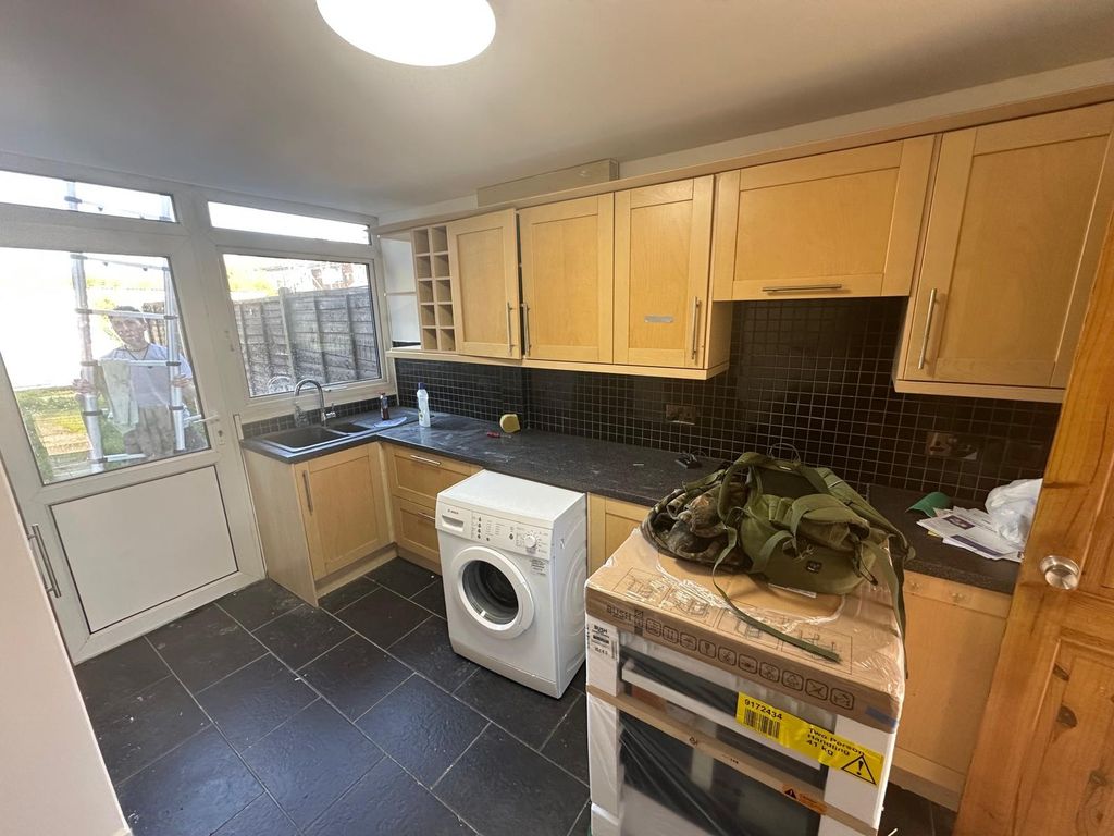 Property photo 1 of 14 Photo 3