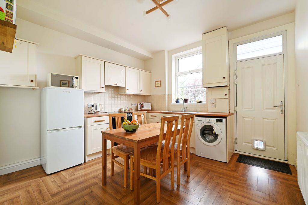Property photo 3 of 21 Dining Kitchen