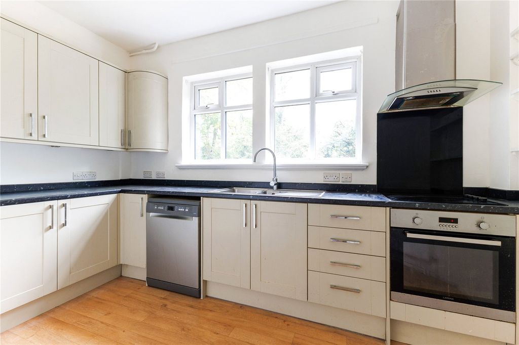 Property photo 3 of 16 Kitchen