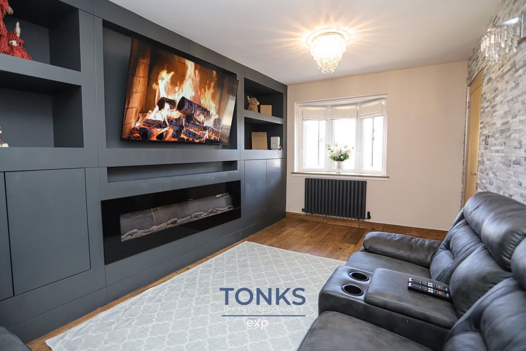 Property photo 3 of 27