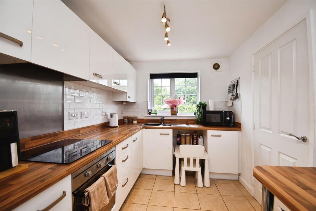 Property photo 3 of 16 1ba9Ebba-U 20 2818 29.Jpg