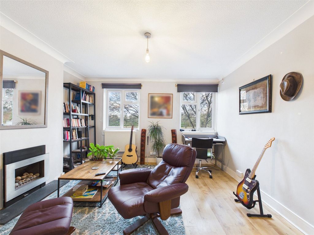 Property photo 2 of 8 Picture No. 12