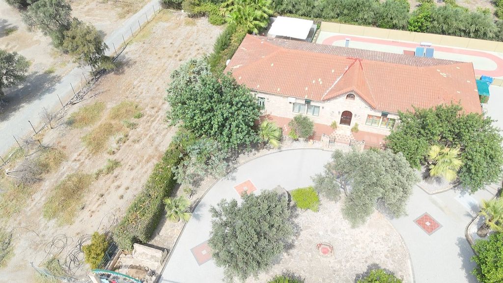 Property photo 3 of 40