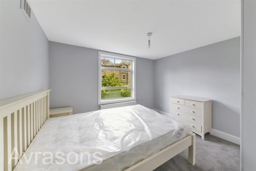 Property photo 3 of 9 Bedroom