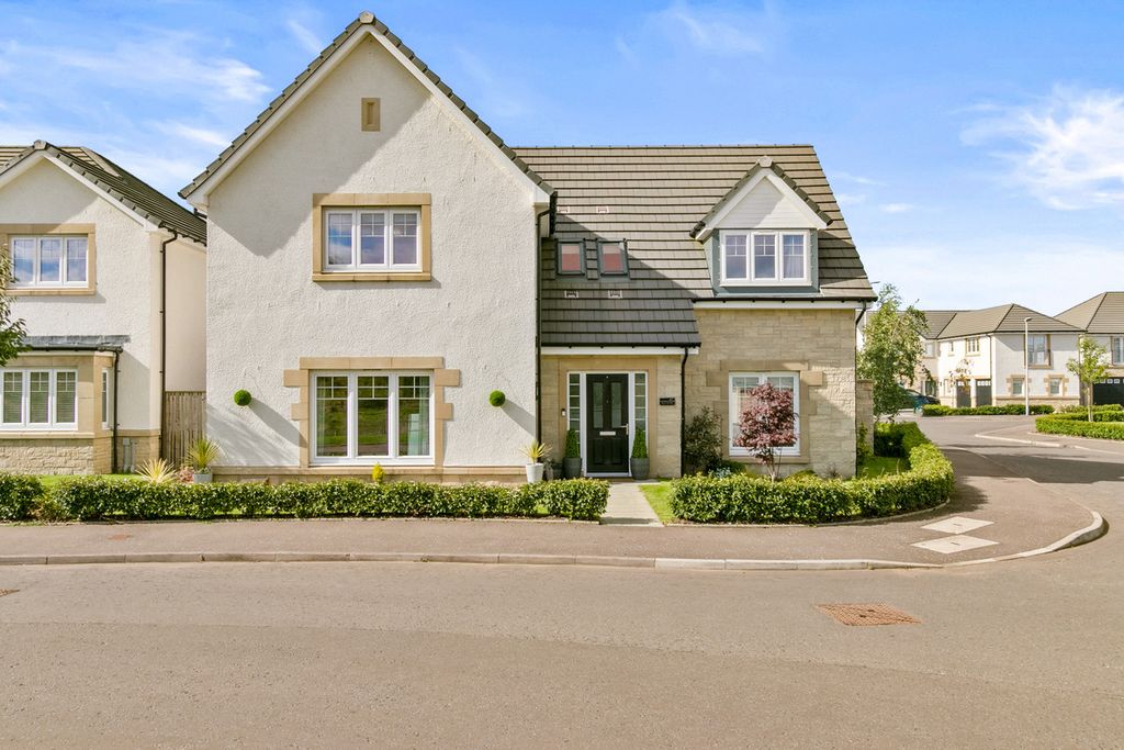 Property photo 2 of 35