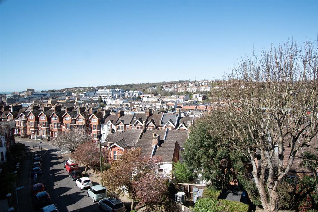 Property photo 3 of 20 Views