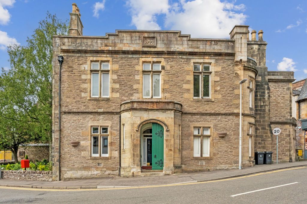 Property photo 1 of 15 External