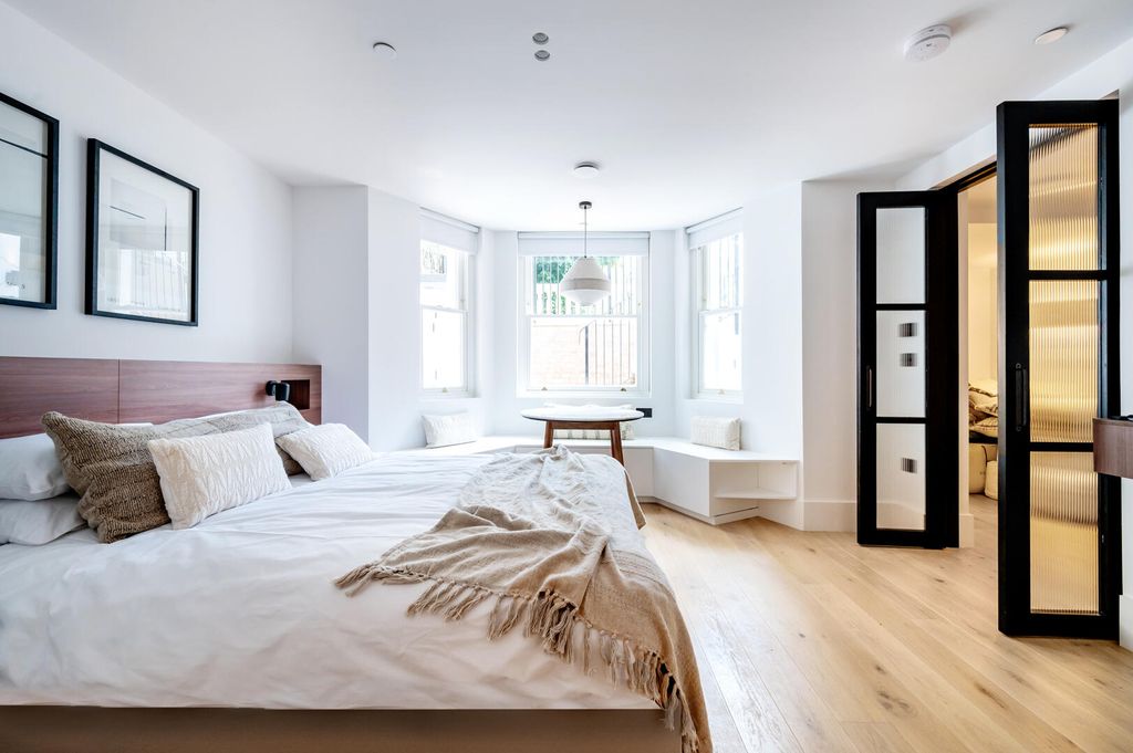 Property photo 1 of 15 65 Elsham Basement Flat (7).Jpg