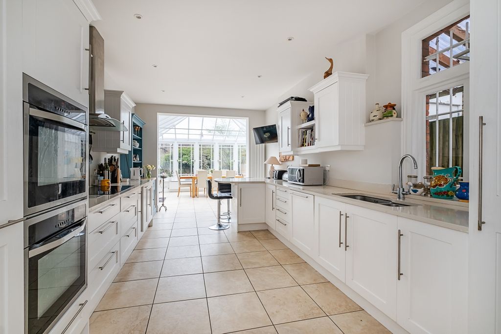 Property photo 2 of 14 9-Larpent-Avenue-037