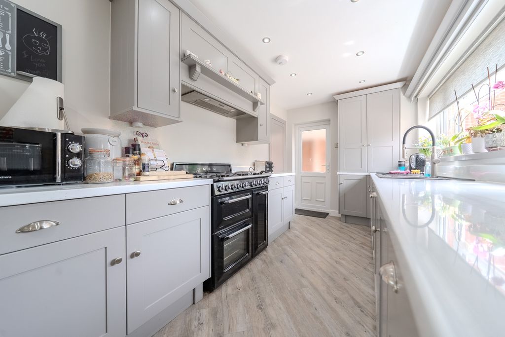Property photo 3 of 25 Dsc08965-Hdr