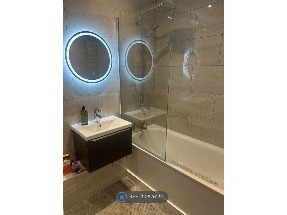 Property photo 3 of 19 Bathroom Bath &amp; Shower