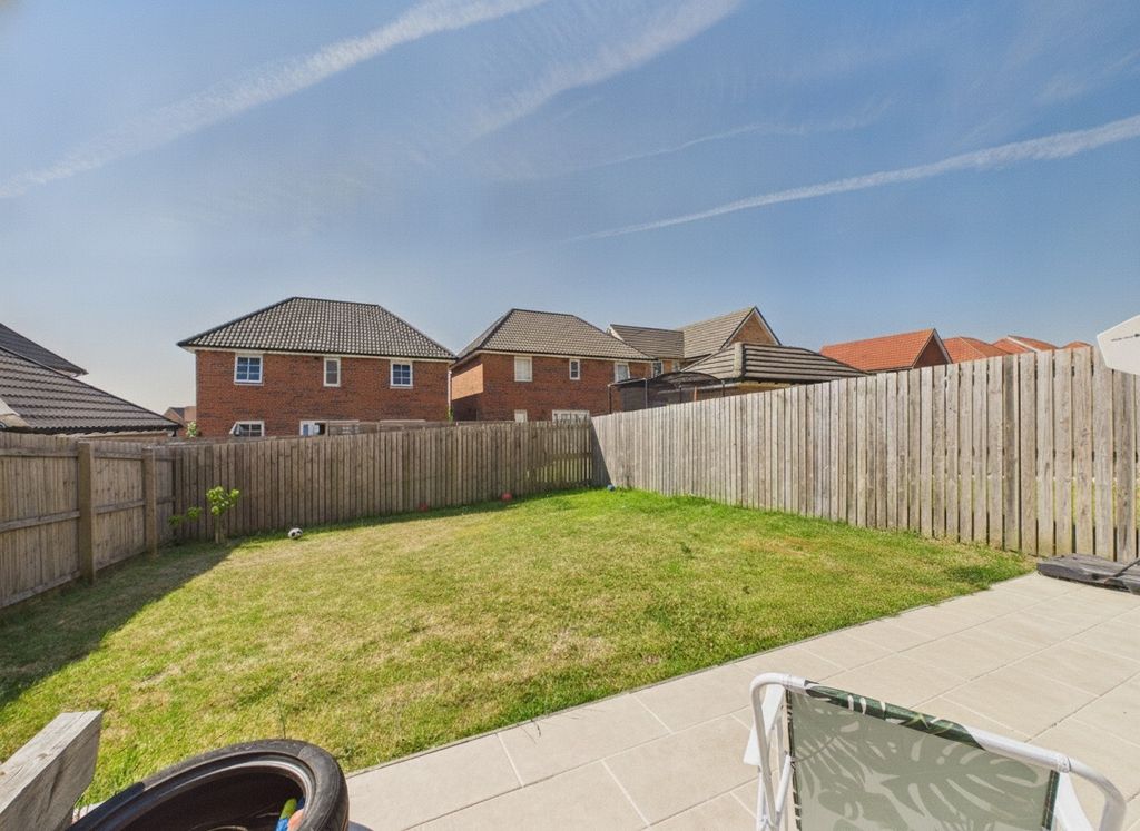 Property photo 2 of 18 5302943