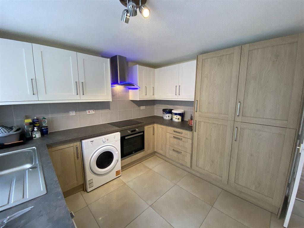Property photo 3 of 15 Kitchen