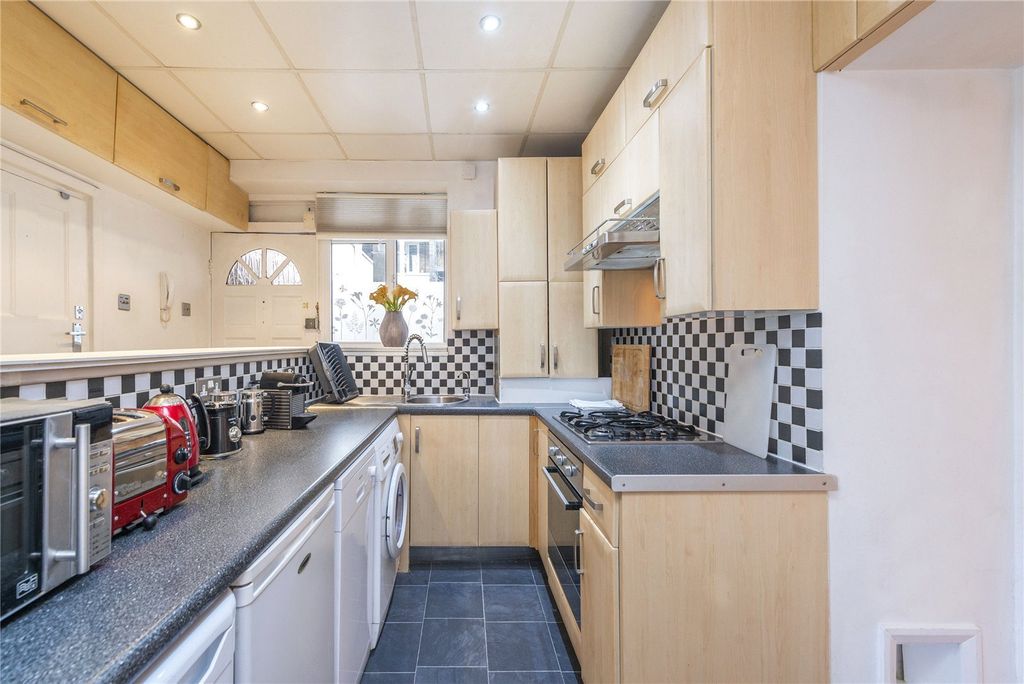 Property photo 2 of 8