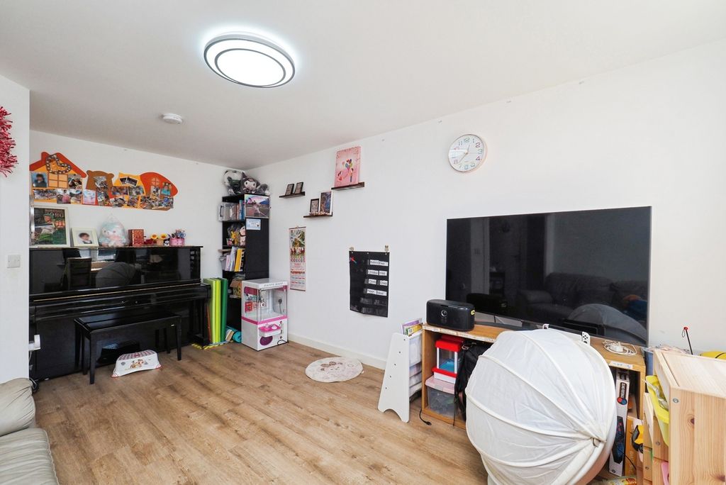 Property photo 3 of 17 Pbox-Img.Jpg