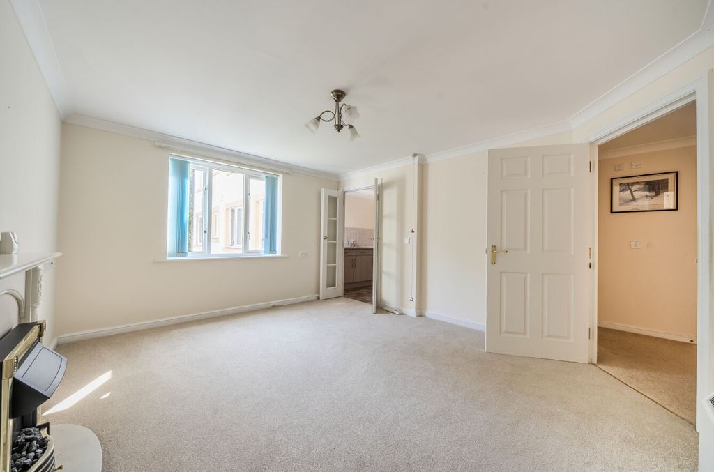 Property photo 3 of 15 Sitting Room