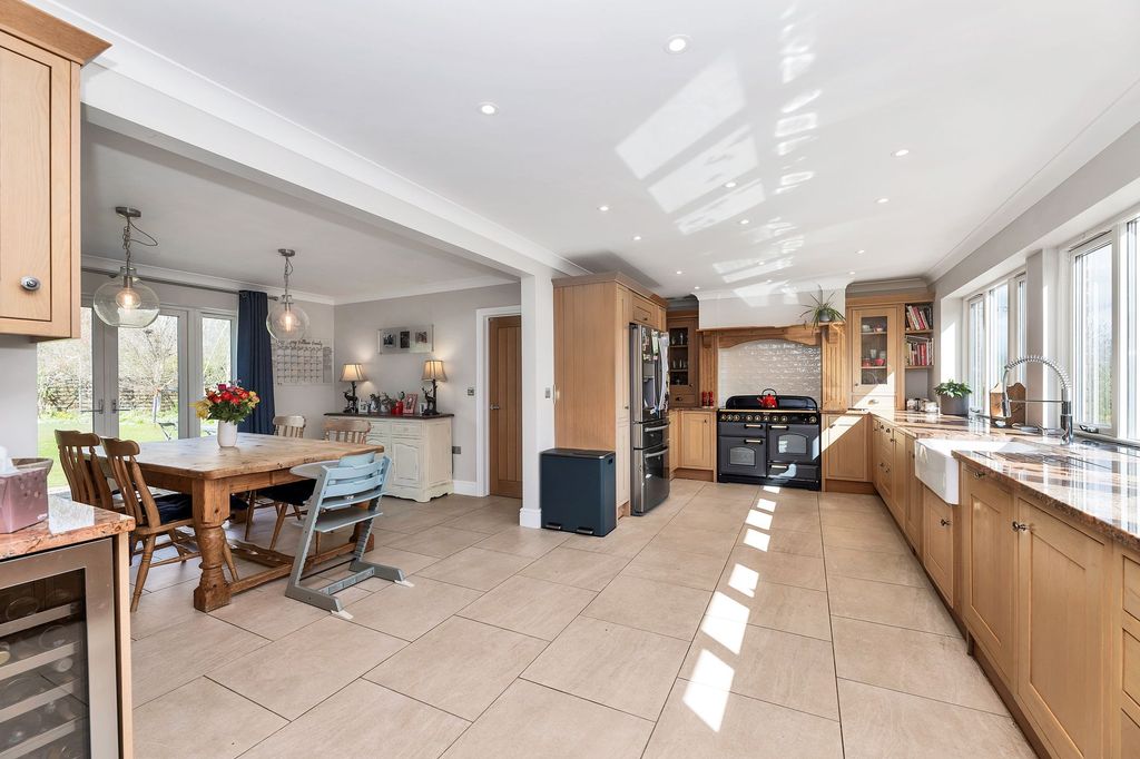 Property photo 3 of 35