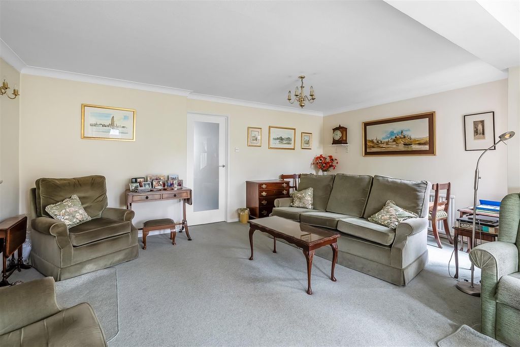 Property photo 2 of 21 7-Holmwood-Close-16.Jpg