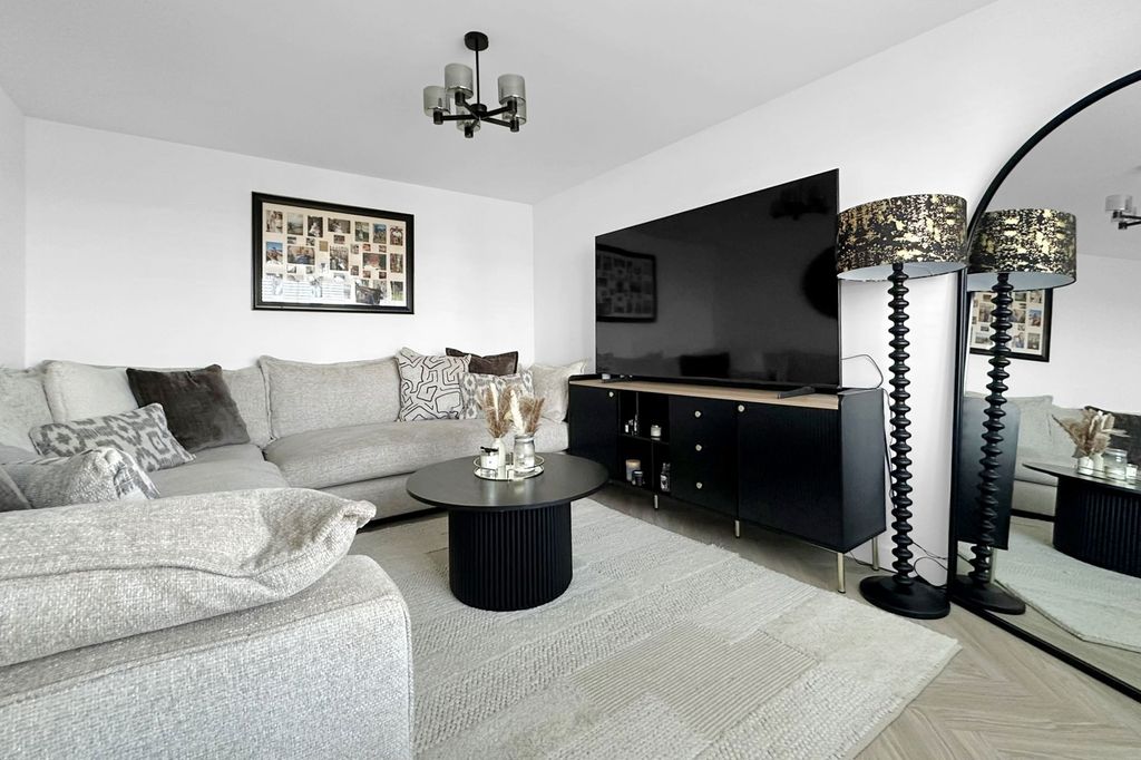 Property photo 2 of 19 Living Room