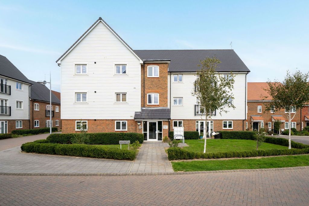 Property photo 2 of 21