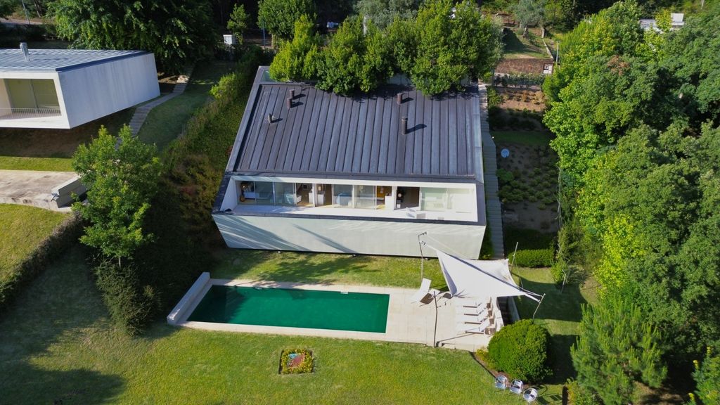 Property photo 3 of 43