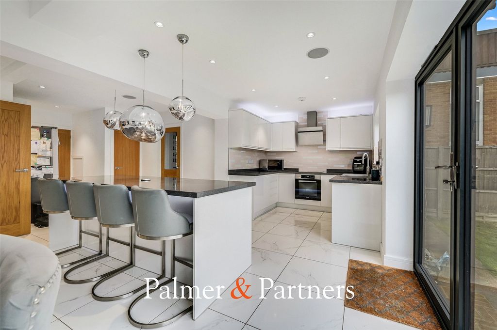 Property photo 3 of 23 Picture No. 15