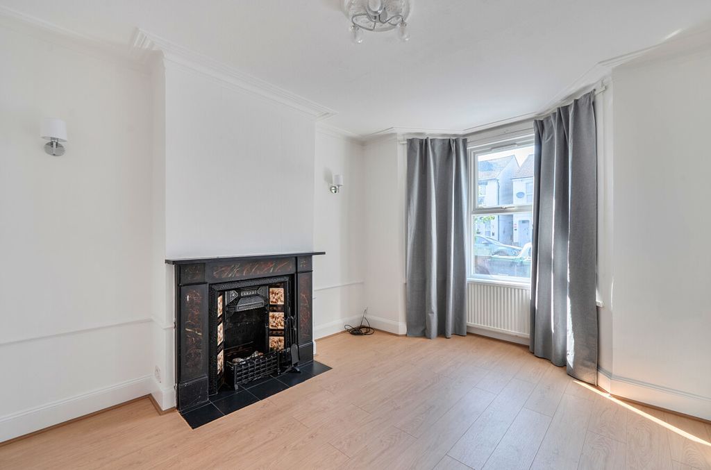 Property photo 2 of 17 1482309-9-6A590ba...