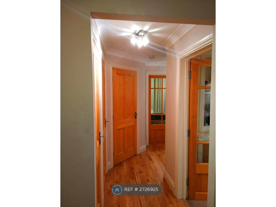 Property photo 2 of 18 Entrance Hall