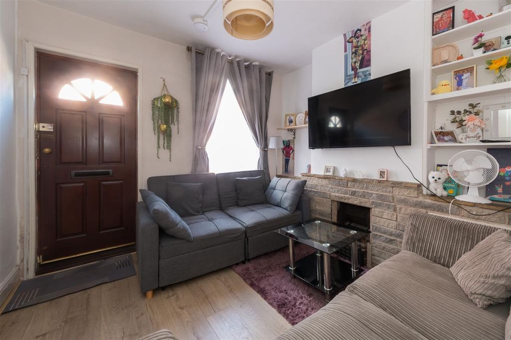Property photo 2 of 12
