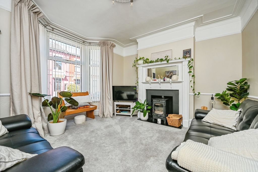 Property photo 3 of 19 Pbox-Img.Jpg