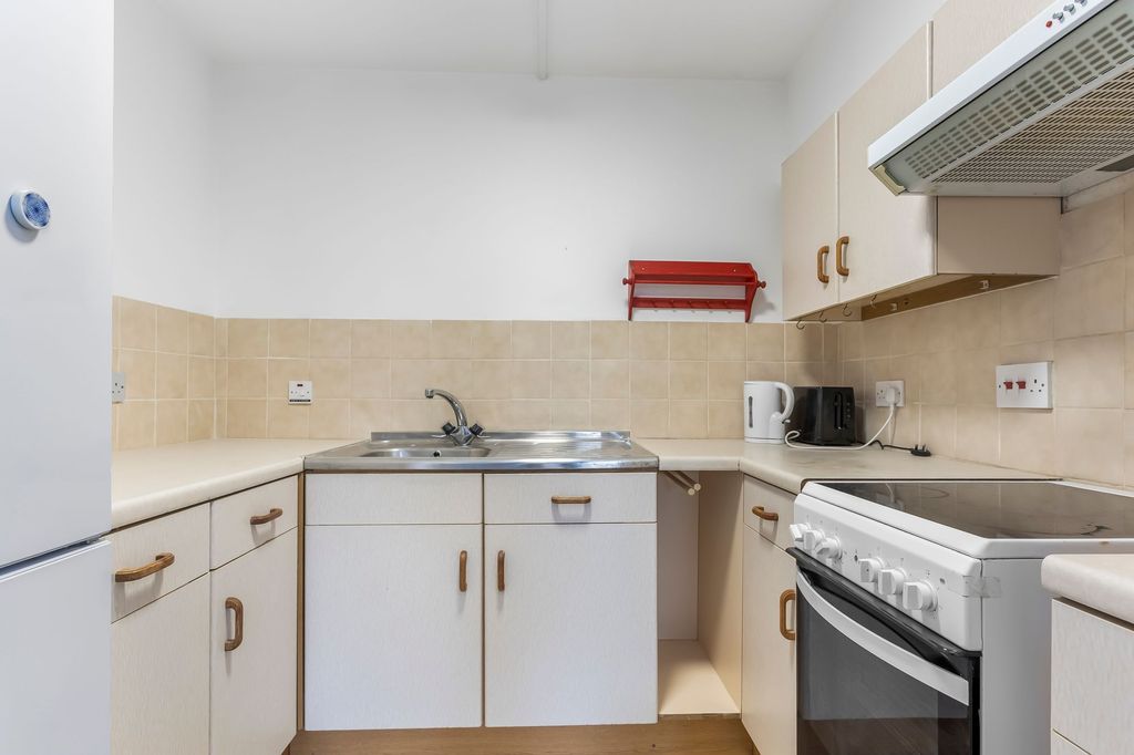 Property photo 3 of 24