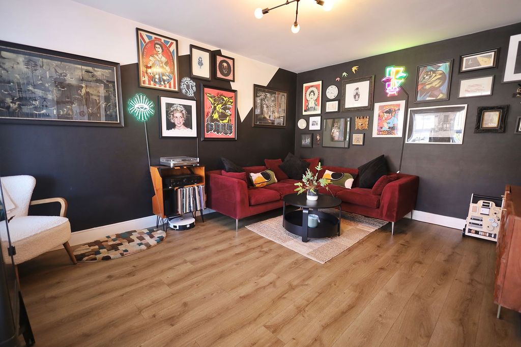 Property photo 2 of 30