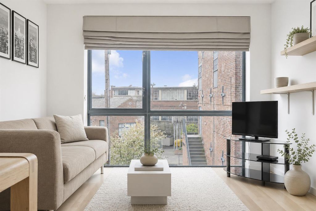 Property photo 2 of 12 6518c4Be-276F-4d34-9Ead-c34c1826F638.Png