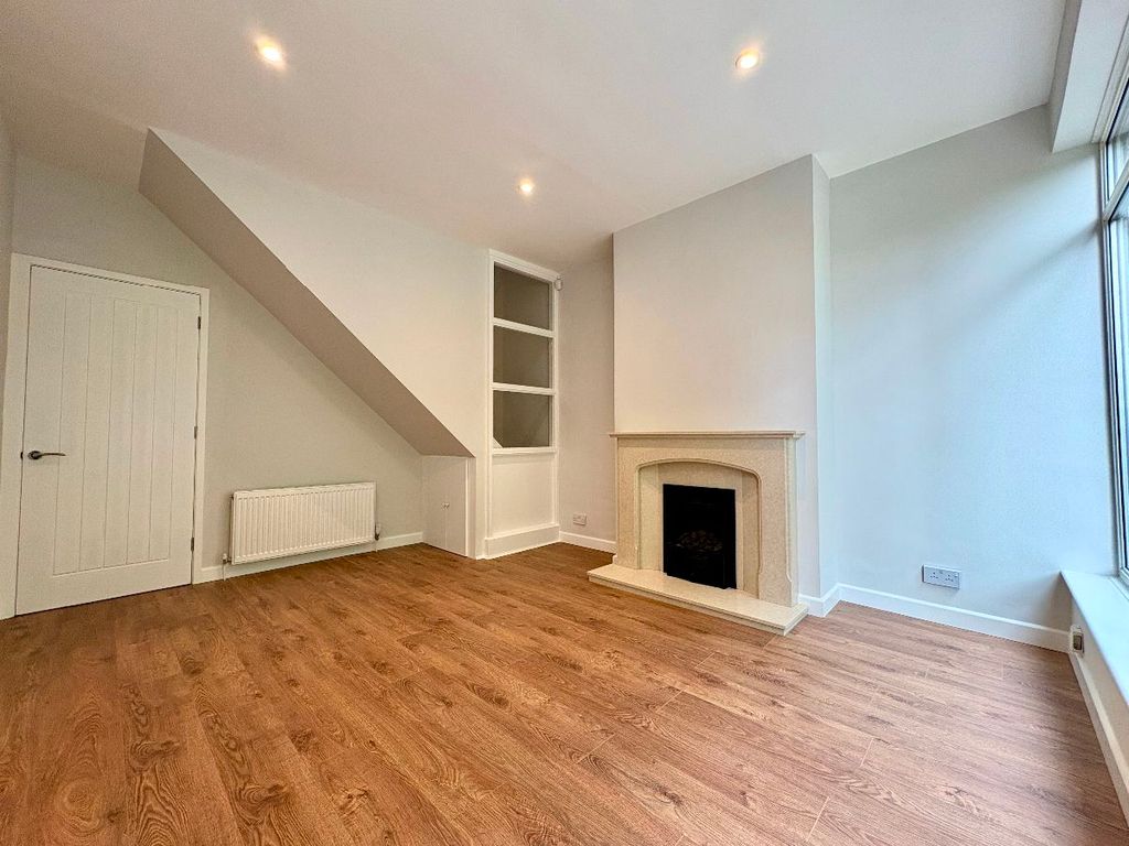 Property photo 2 of 33
