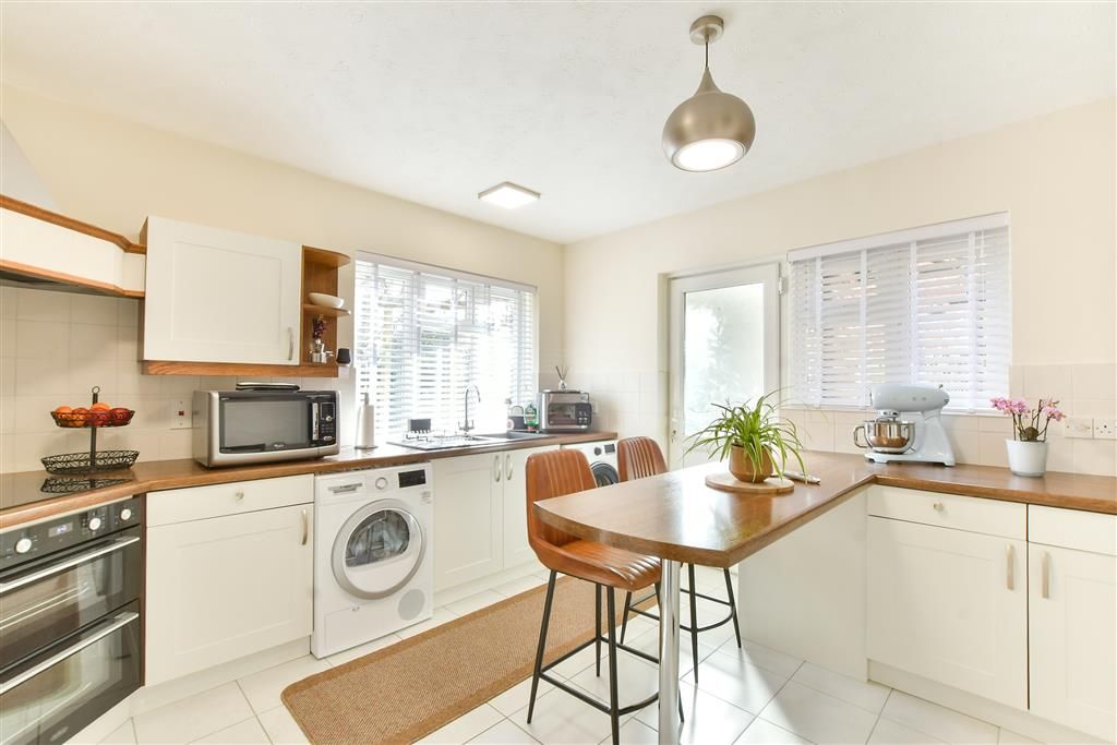 Property photo 1 of 19 Kitchen/Breakfast Room