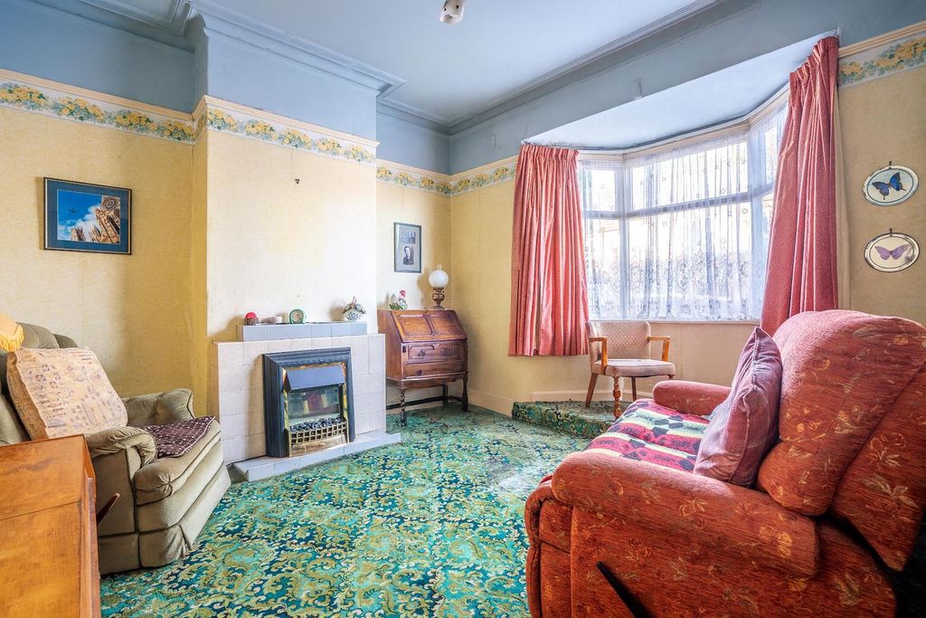 Property photo 2 of 12 Living Room