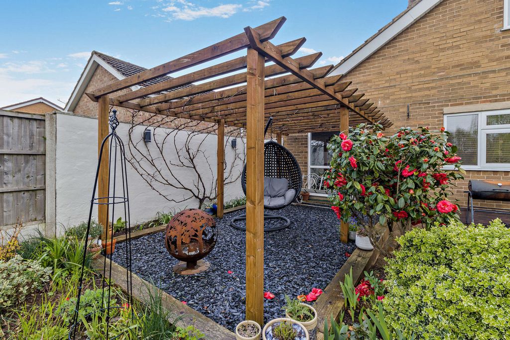 Property photo 2 of 20