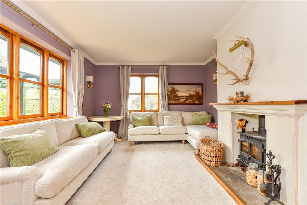 Property photo 2 of 21 Living Room