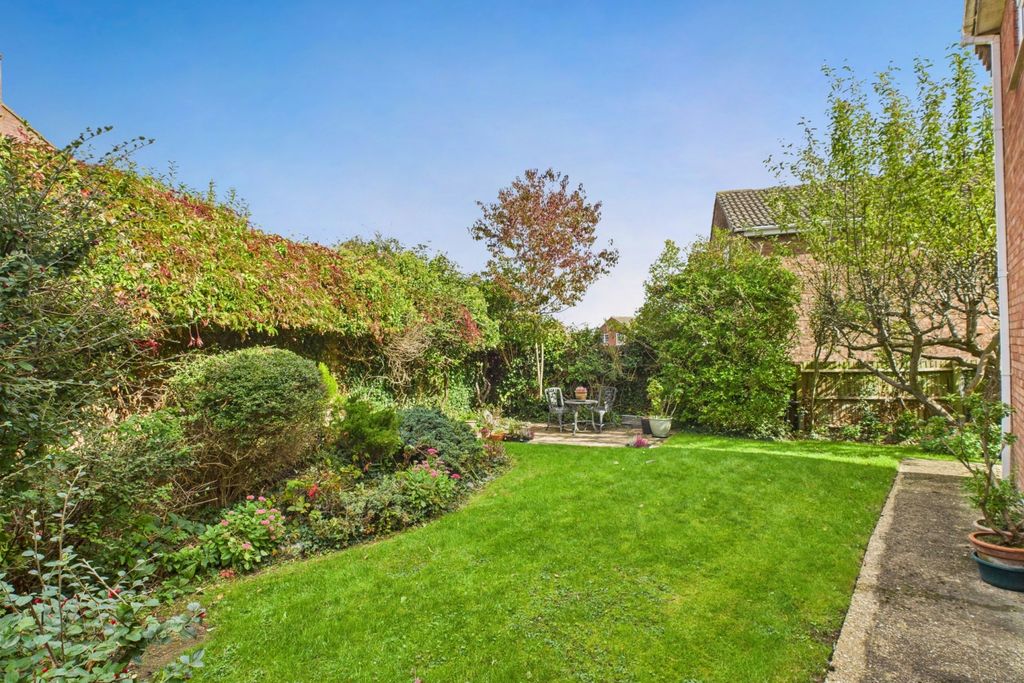 Property photo 3 of 8 Garden